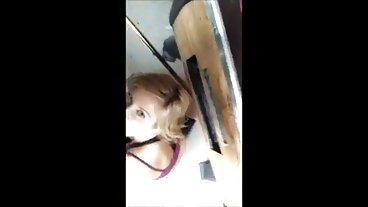 Un meccanico video sesso moglie arrapato ha scopato un'adolescente fuori dalla sua macchina