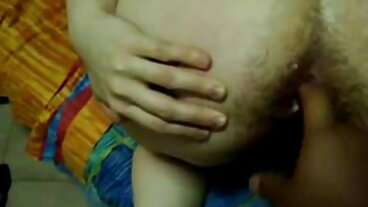 La lesbica magra Alex Coal consola la sposa con le moglie nudista tette grosse Bunny Colby