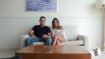 Adolescente sexy prende un grosso cazzo moglie e marito porno