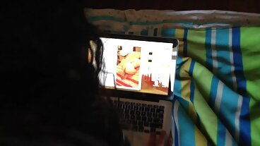 Pervy Couple seduce la babysitter adolescente e moglietroia insegna i suoi segreti del sesso a tre