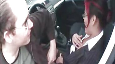 La superba rossa Janice sborrava sulla moglie cornuto pancia