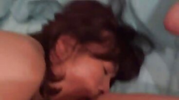 Cuckold Slut Larkin Love ottiene moglie spompina un cazzo nero