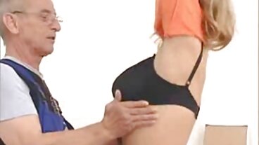 La MILF latina vuole sentire il porno moglie con amante cazzo grosso dei figliastri il giorno della mamma