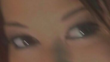Troia magra scopata video amatoriali italiani cuckold sul divano del casino