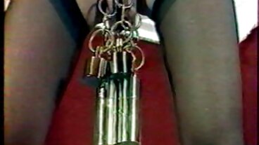 Una bionda adolescente video porno mogli succhia un grosso cazzo nero